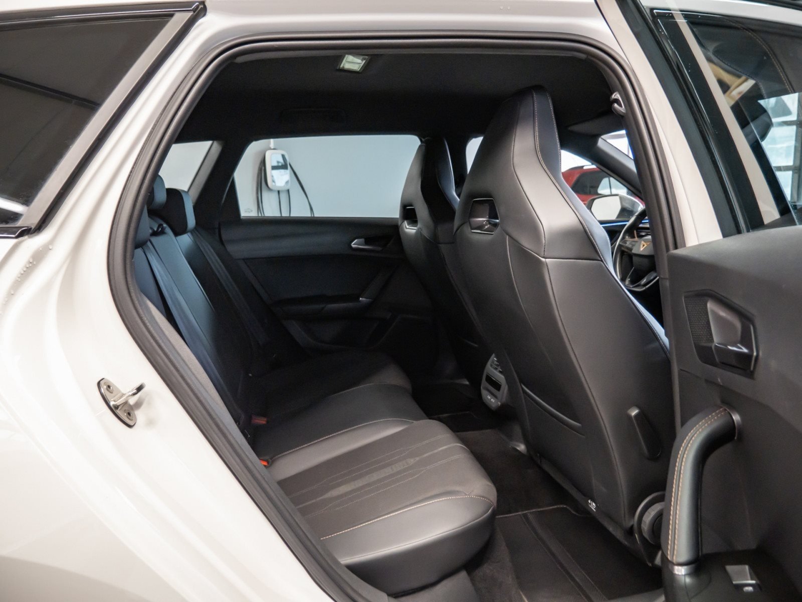 Leon Sportstourer e-HYBRID TSI DSG+ALU 18+RÜCKFAHRKAMERA+DCC+NAVI+LED+STAUASSITENT+FULL LI